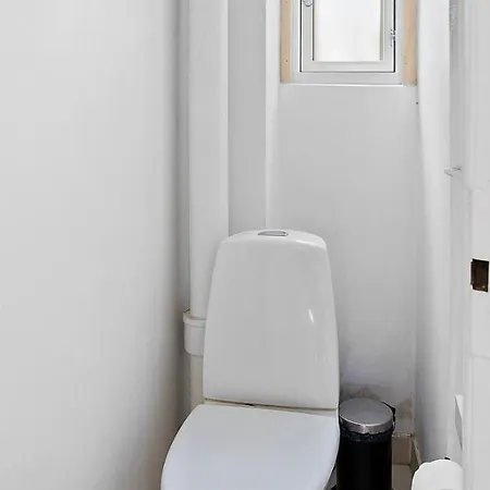 Cozy One-bedroom In Osterbro *